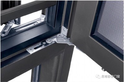 地震來襲時(shí)，門窗與空調(diào)設(shè)備 防護(hù)、風(fēng)險(xiǎn)與應(yīng)對(duì)策略